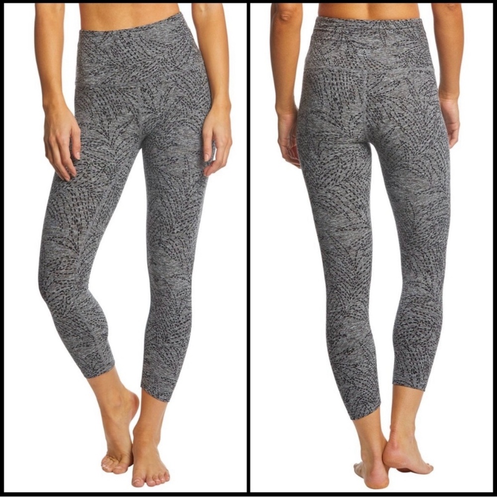 Beyond Yoga Jungle Fern Spacedye High Waisted Yoga Capris
Legging Size Small